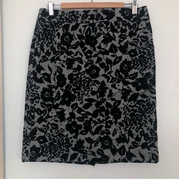Ann Taylor Black Floral Pencil Skirt Gray Textured Size 10 - Picture 6 of 7